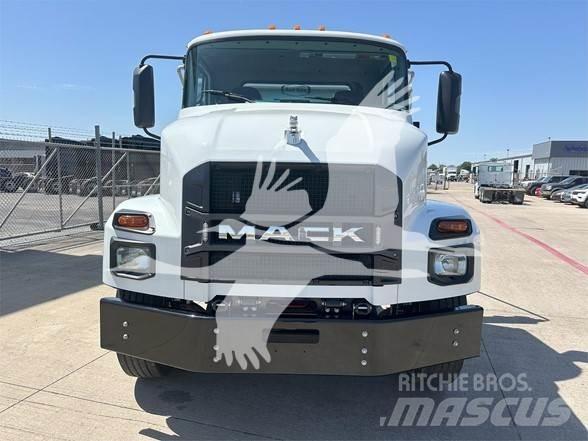 Mack MD6 Garbage Trucks / Recycling Trucks