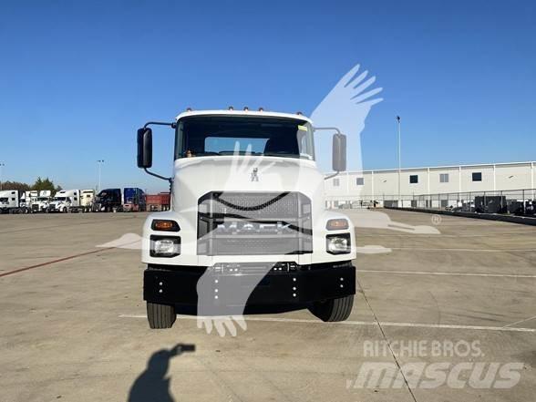 Mack MD6 Flatbed Trucks