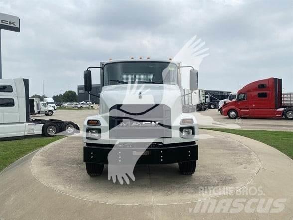 Mack MD6 Flatbed Trucks