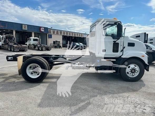 Mack MD6 Cab & Chassis Trucks