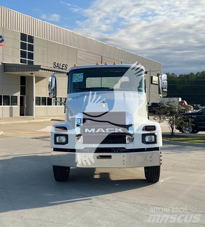Mack MD6 Dump Trucks