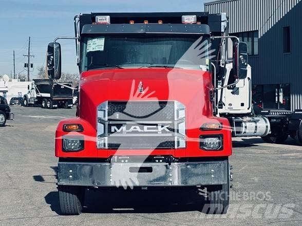Mack MD6 Dump Trucks