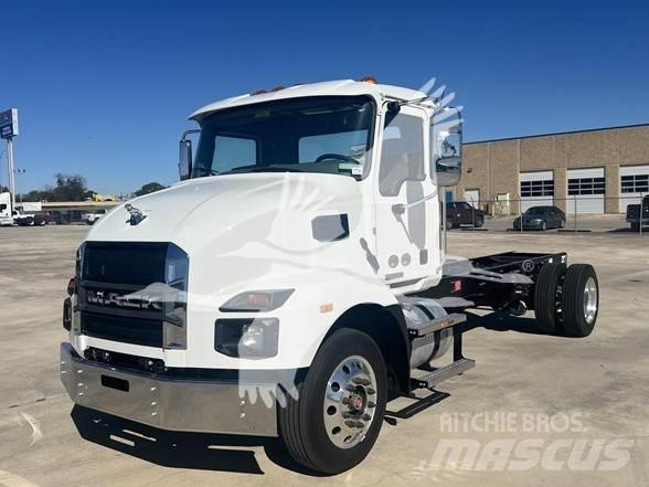 Mack MD6 Cab & Chassis Trucks