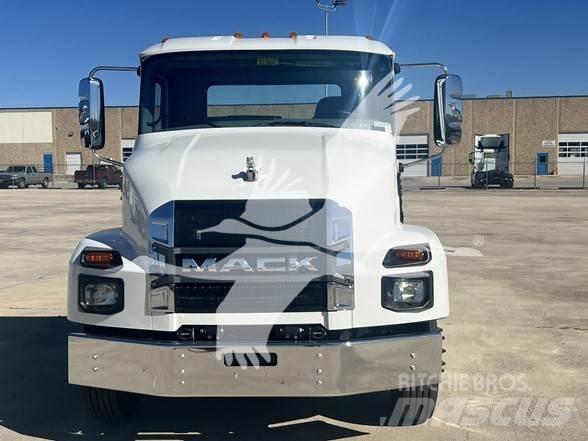 Mack MD6 Cab & Chassis Trucks