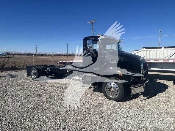 Mack MD6 Cab & Chassis Trucks