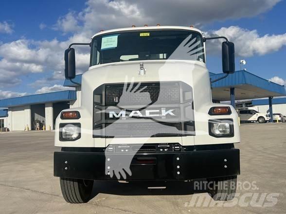Mack MD6 Garbage Trucks / Recycling Trucks