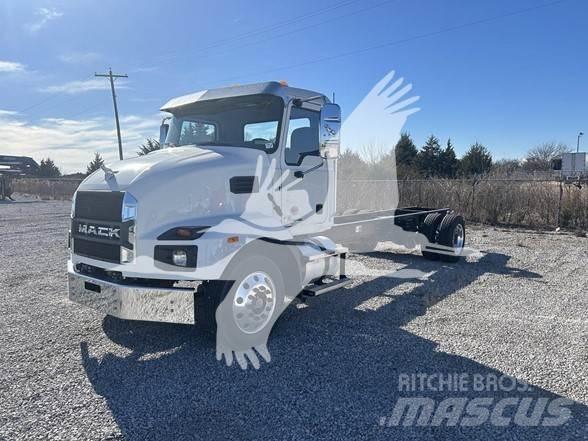 Mack MD6 Cab & Chassis Trucks