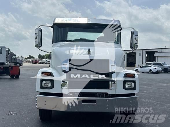 Mack MD6 Cab & Chassis Trucks