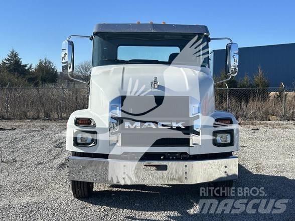 Mack MD6 Cab & Chassis Trucks