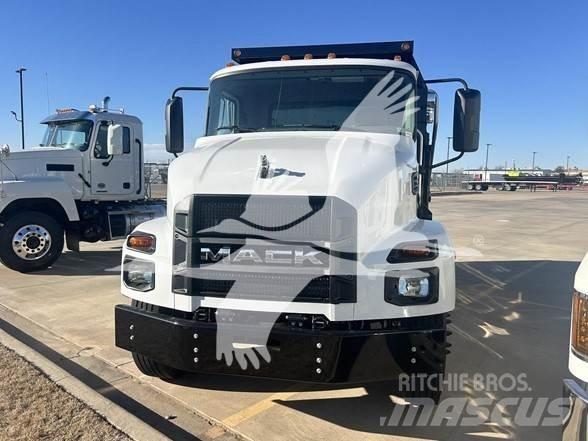 Mack MD6 Dump Trucks