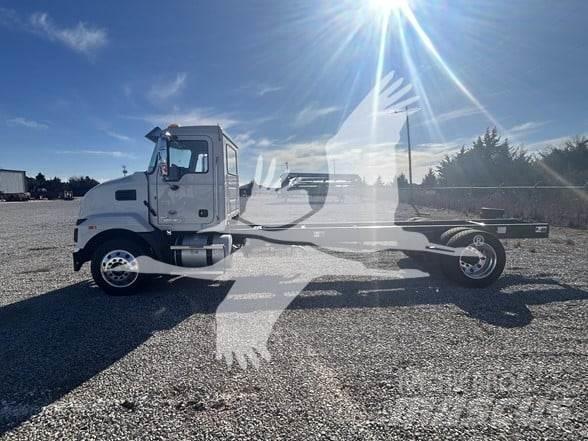Mack MD6 Cab & Chassis Trucks