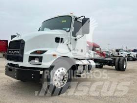 Mack MD6 Cab & Chassis Trucks