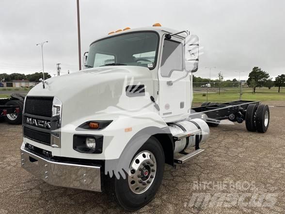 Mack MD6 Flatbed Trucks