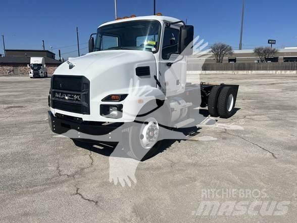 Mack MD6 Cab & Chassis Trucks