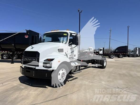 Mack MD6 Cab & Chassis Trucks