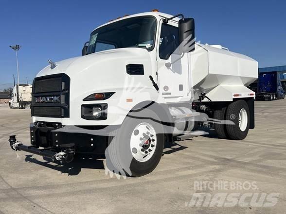 Mack MD6 Tank Trucks