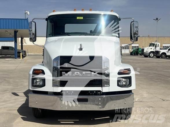 Mack MD6 Cab & Chassis Trucks