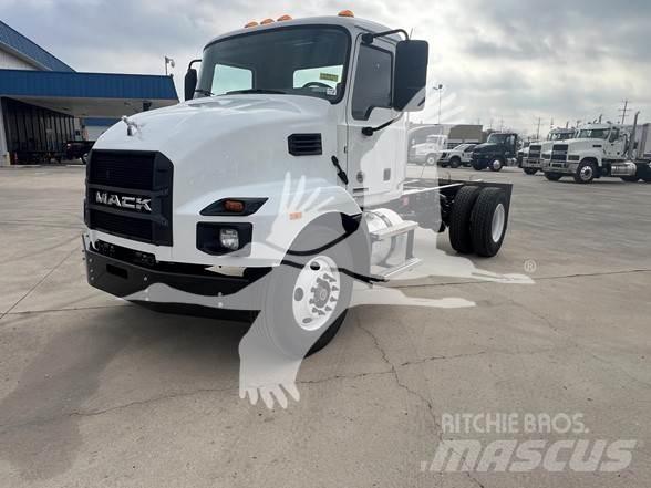 Mack MD6 Cab & Chassis Trucks