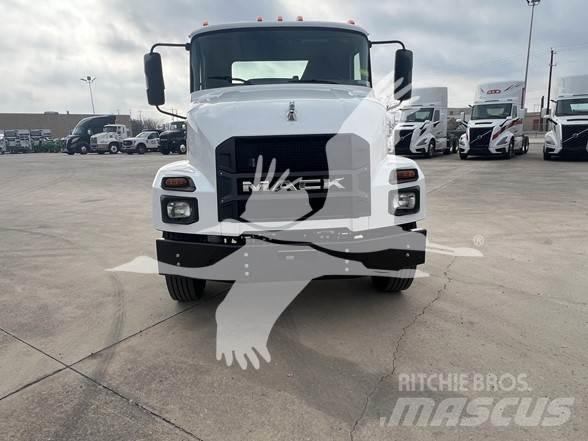 Mack MD6 Cab & Chassis Trucks