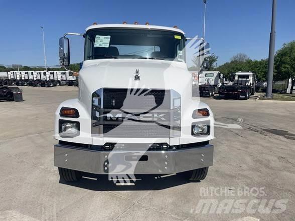 Mack MD6 Conventional Trucks / Tractor Trucks