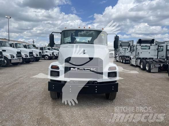 Mack MD6 Cab & Chassis Trucks