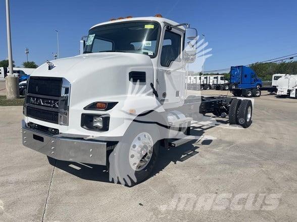 Mack MD6 Conventional Trucks / Tractor Trucks