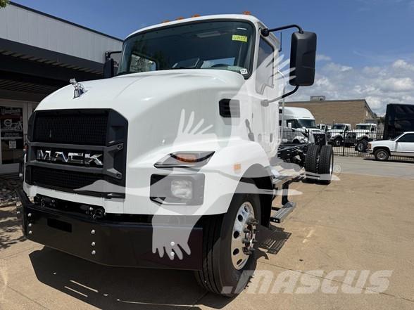 Mack MD6 Cab & Chassis Trucks
