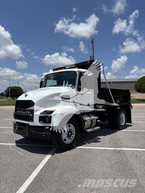 Mack MD6 Dump Trucks