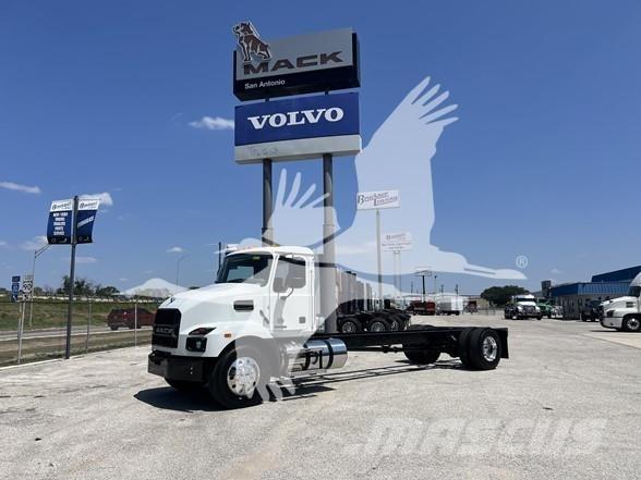 Mack MD6 Cab & Chassis Trucks