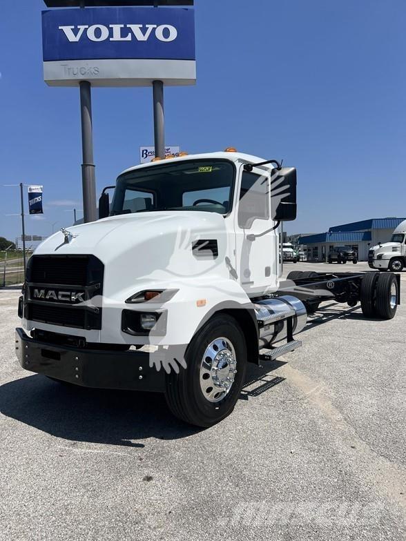 Mack MD6 Cab & Chassis Trucks