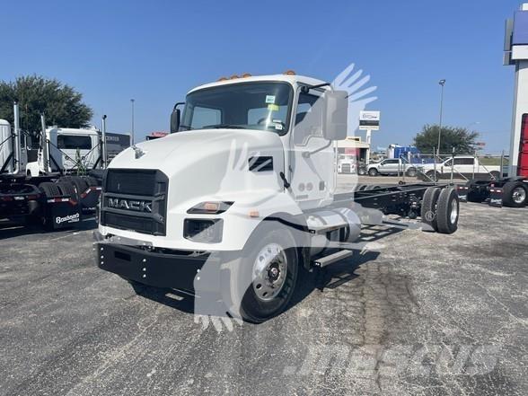 Mack MD6 Cab & Chassis Trucks