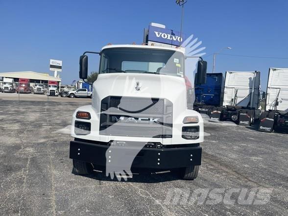 Mack MD6 Cab & Chassis Trucks