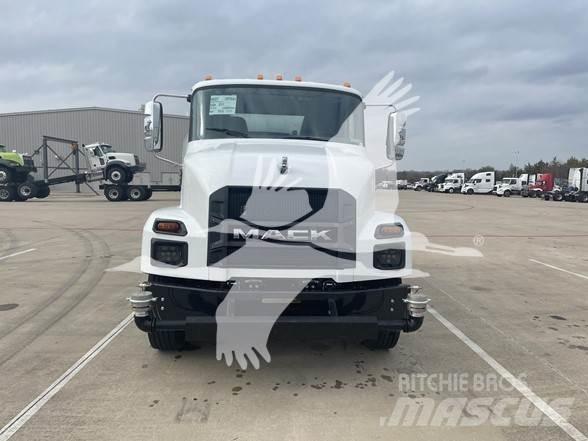 Mack MD7 Tank Trucks