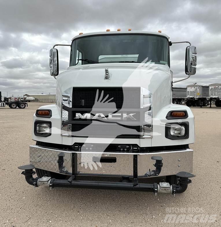 Mack MD7 Tank Trucks