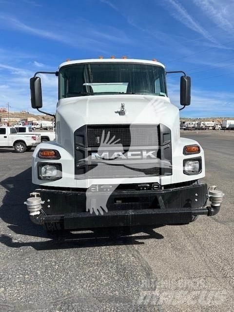 Mack MD7 Tank Trucks