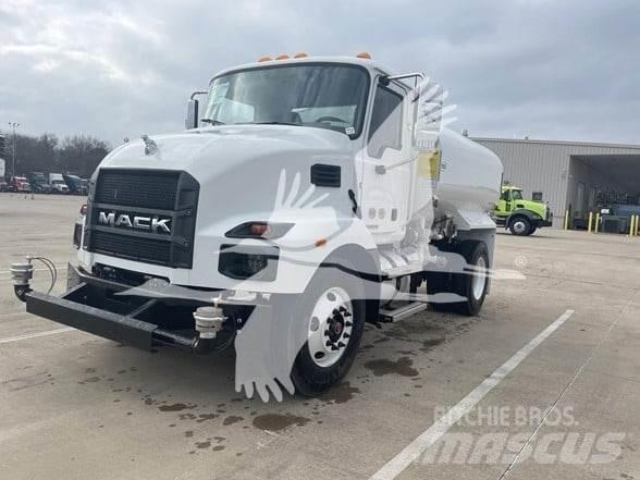 Mack MD7 Tank Trucks