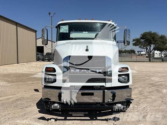 Mack MD7 Tank Trucks
