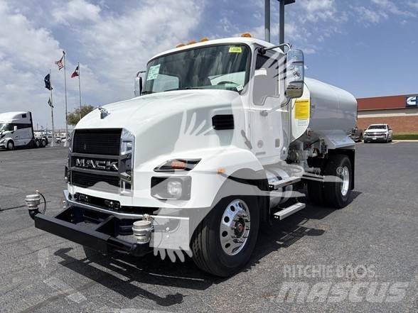 Mack MD7 Tank Trucks