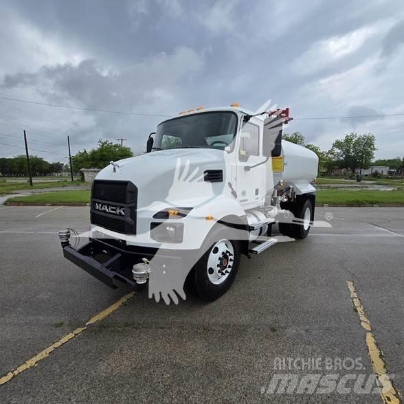 Mack MD7 Tank Trucks
