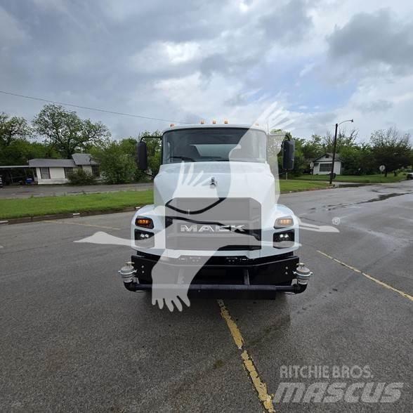 Mack MD7 Tank Trucks