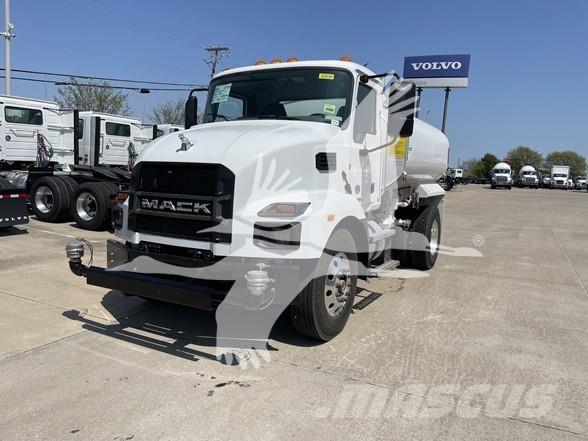 Mack MD7 Tank Trucks