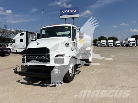 Mack MD7 Tank Trucks