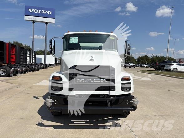Mack MD7 Tank Trucks