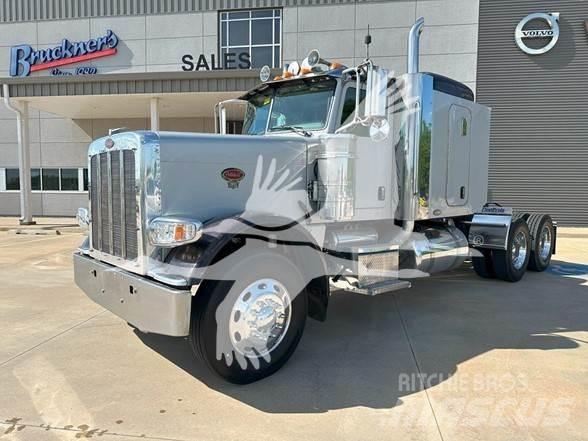 Peterbilt 388 Conventional Trucks / Tractor Trucks