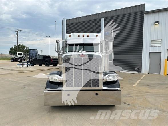 Peterbilt 389 Conventional Trucks / Tractor Trucks