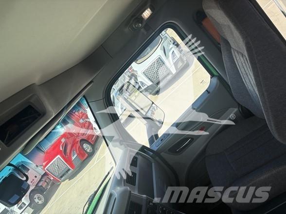 Peterbilt 579 Conventional Trucks / Tractor Trucks