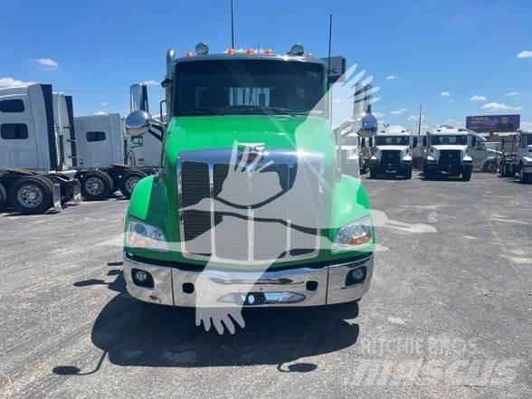 Peterbilt 579 Conventional Trucks / Tractor Trucks
