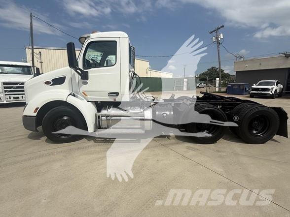 Peterbilt 579 Conventional Trucks / Tractor Trucks