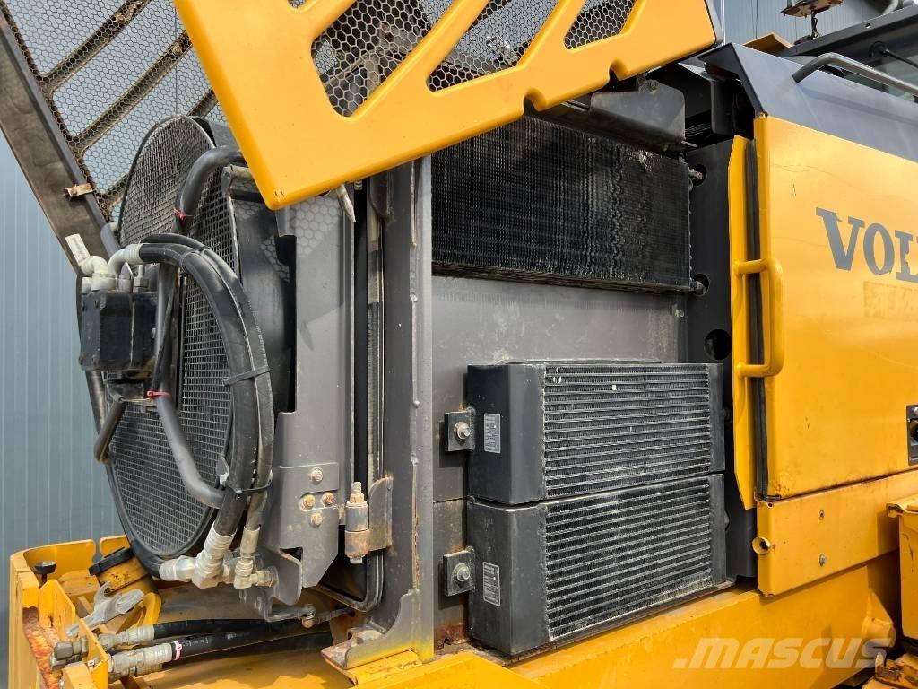 Volvo G970 Motor Graders