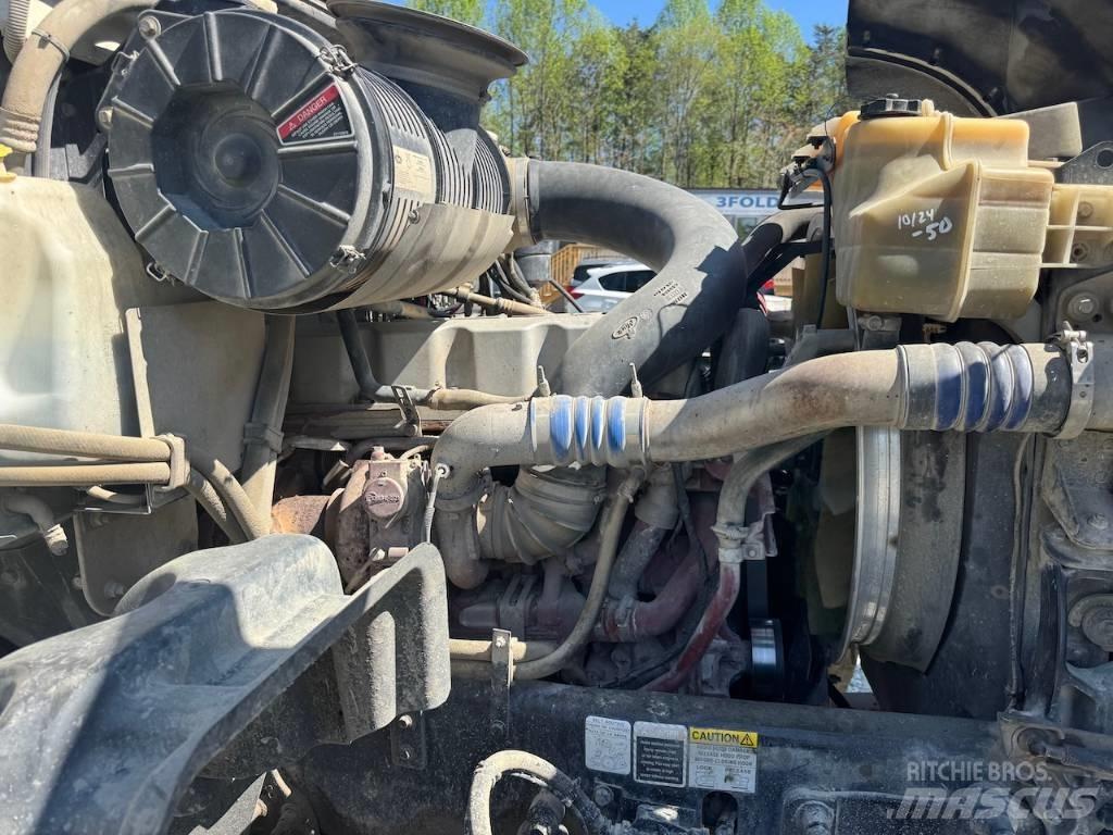 Mack GU713 Dump Trucks